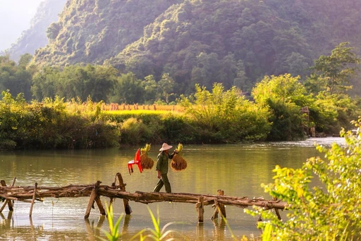 Rhea S. in Vietnam expedition